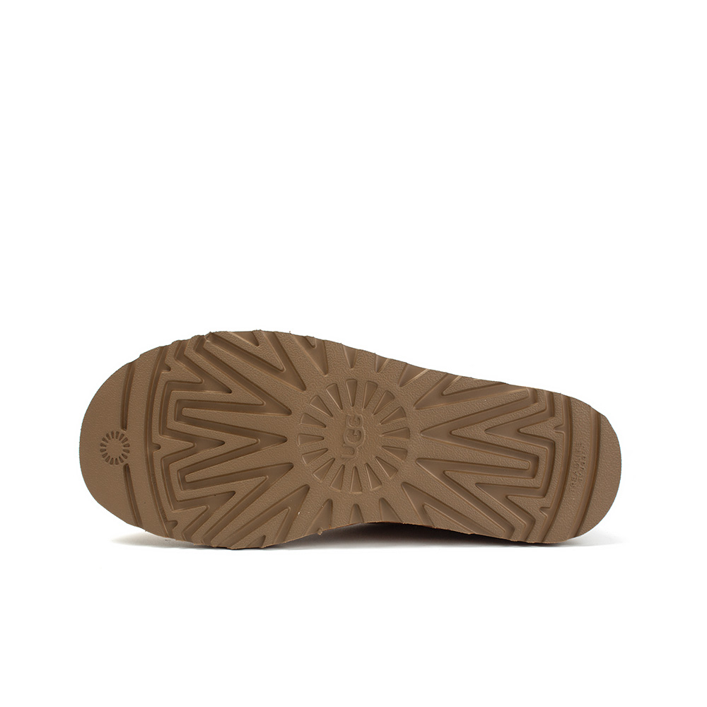 UGG Cedar Love, Amber Thermal Abrasion Resistant Short Snow Boots Women's Caramel