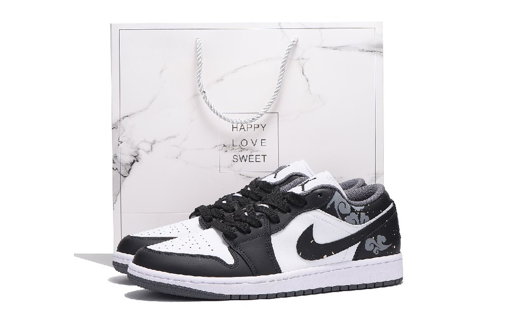 Jordan Air Jordan 1 Anti-Slip Wear-Resistant Low-Top Vintage Basketball Shoes Unisex Black White