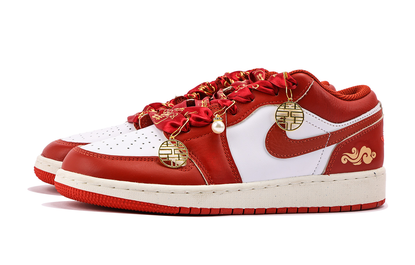 Jordan Air Jordan 1 Anti Slip Wear Resistant Low Top Vintage Basketball Shoes Women's Red White купить в интернет-магазине Yoocart с быстрой доставкой по России.