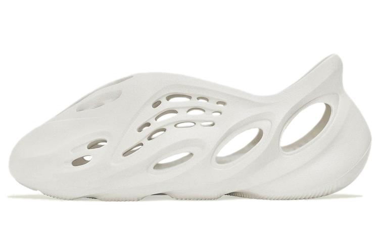 Adidas Yeezy Foam RNNR Sand
