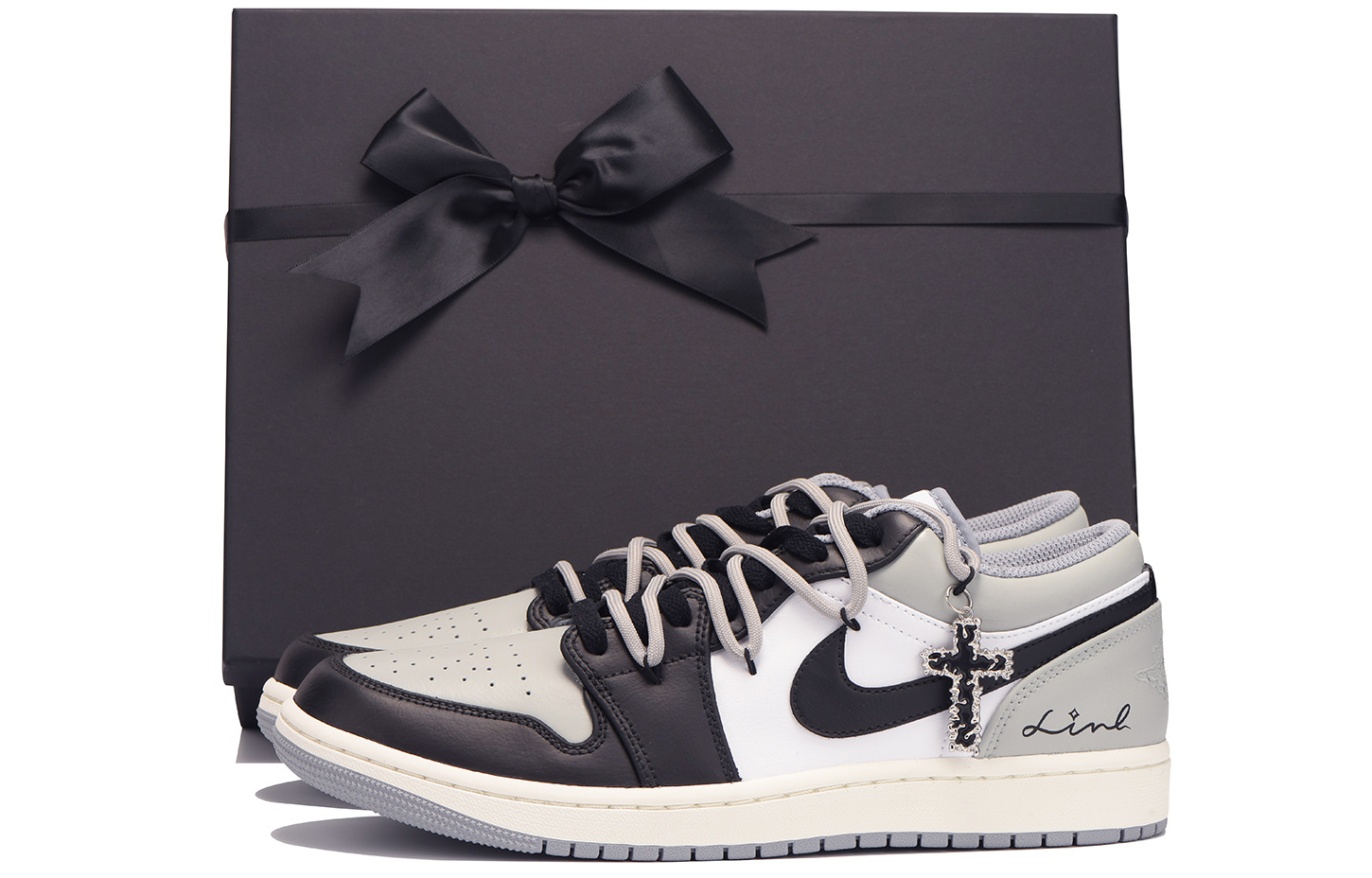 Jordan Air Jordan 1 Slip-Resistant Coverage Low-Top Vintage Basketball Shoes Men's Black Gray