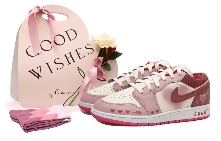 Jordan Air Jordan 1 Low OKHR Low Top Vintage Basketball Shoes GS Rose Red
