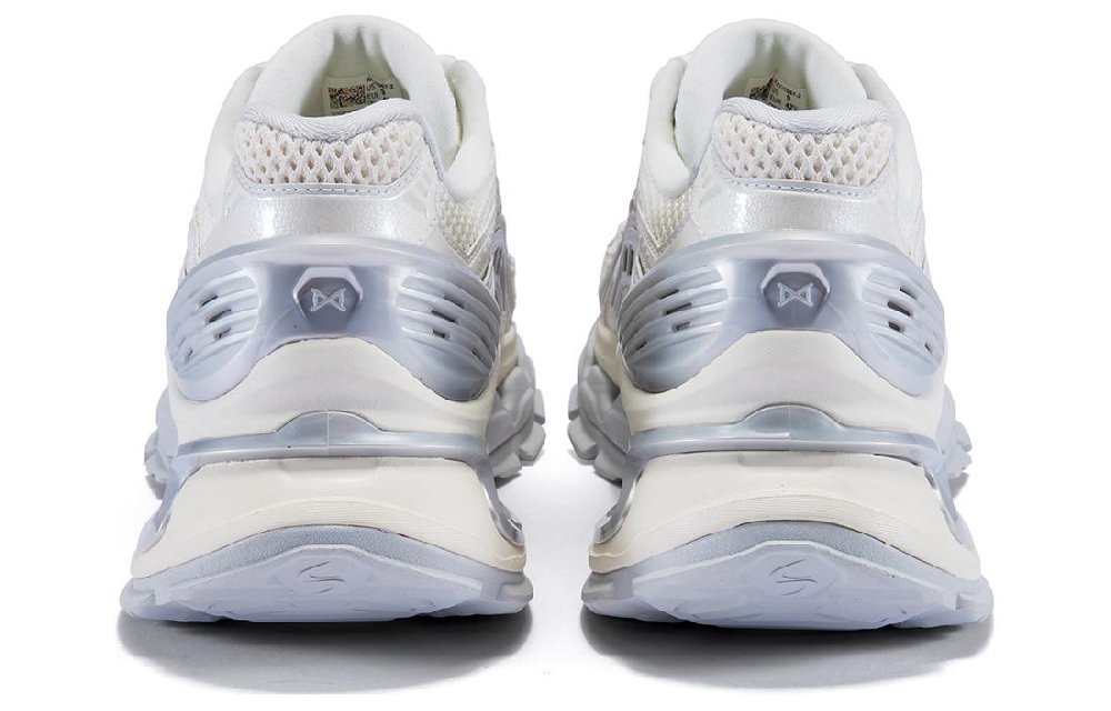 LiNing Furious Rider BOW Shock Absorbers With Slip Resistant Features Low Top Casual Shoes Women's Ecru