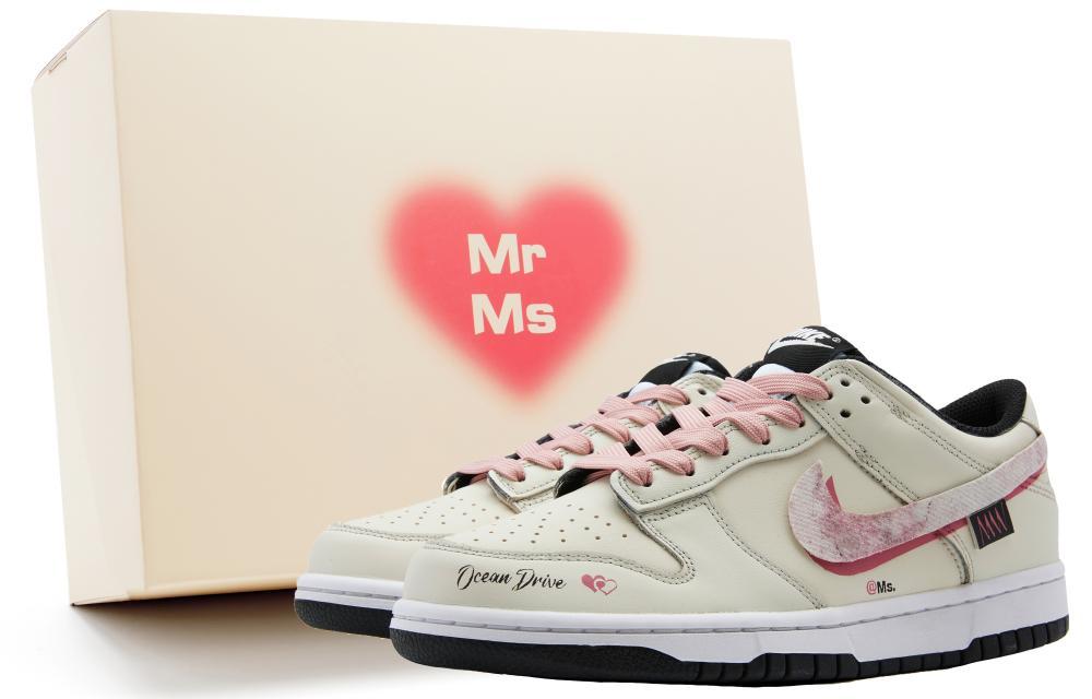 Nike Dunk Low Slip-Resistant Cushioning Wear-Resistant Low-Top Skateboard Shoes GS Beige White Pink