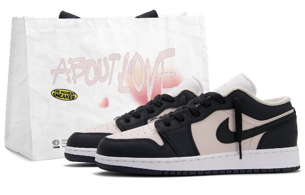 Jordan Air Jordan 1 Strawberry Salt Abrasion Resistant Low Top Vintage Basketball Shoes Unisex Black Pink