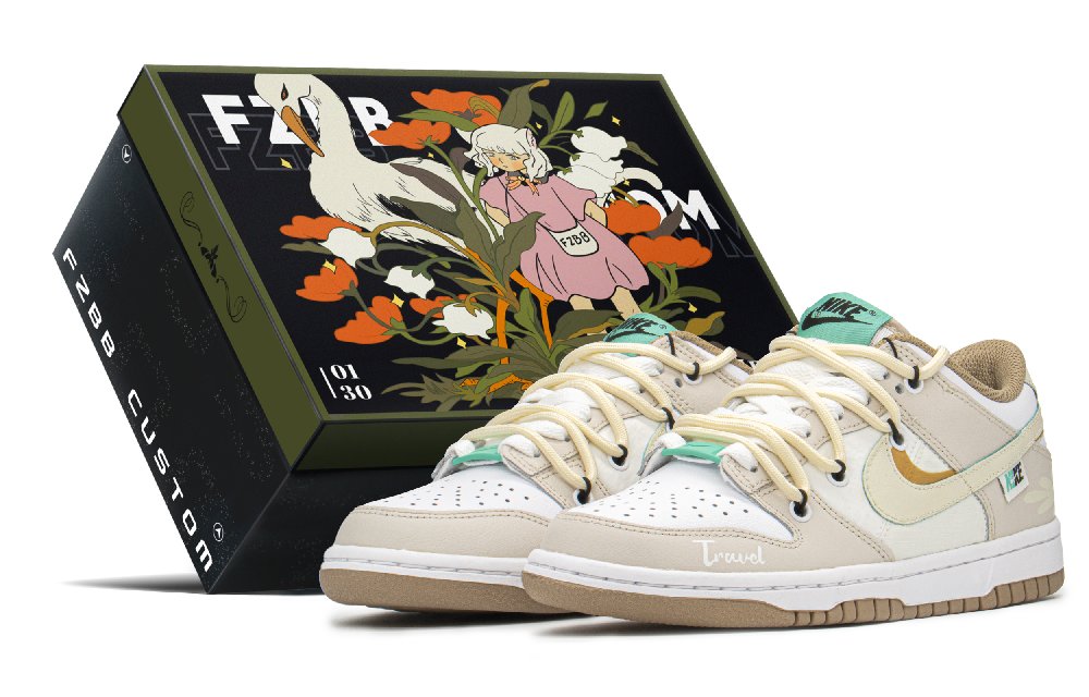 Nike Dunk Low Top Skateboard Shoes GS White Brown