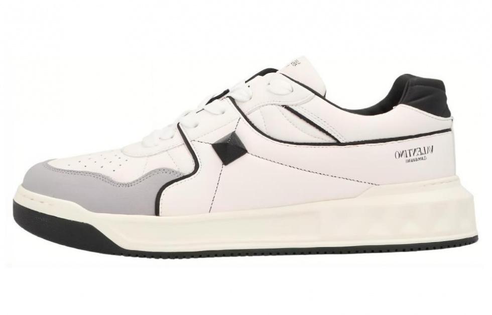 Valentino Garavani One Stud Lace Up Sneakers