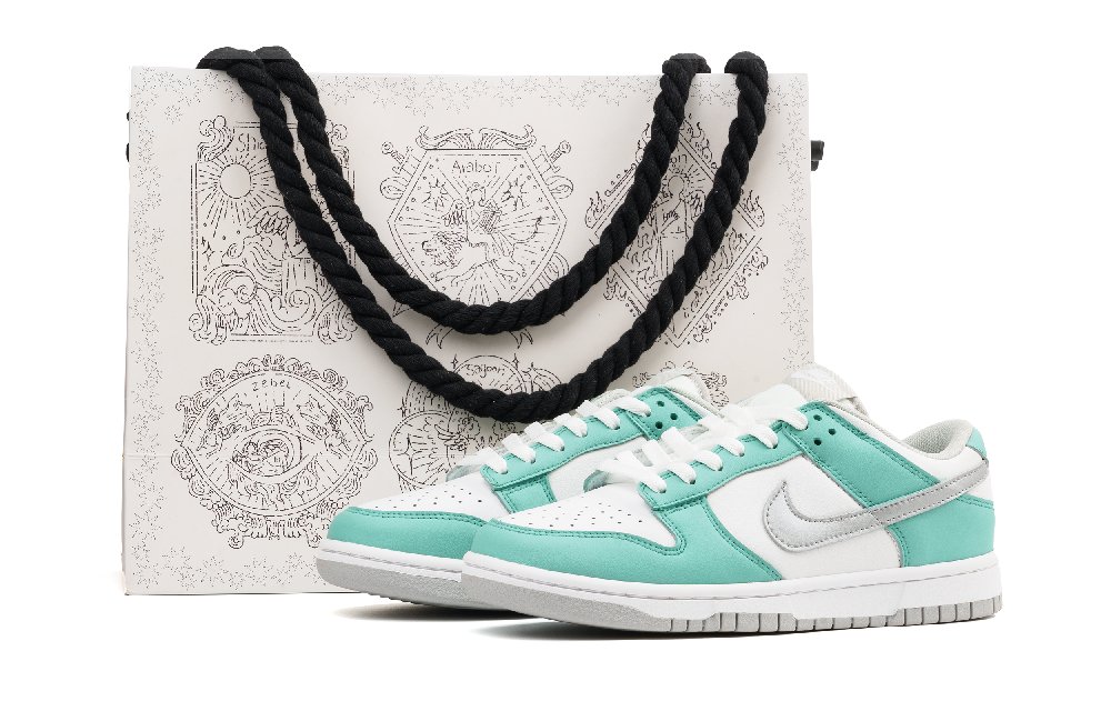 Nike Dunk Low Top Skateboard Shoes Women's Sky Blue