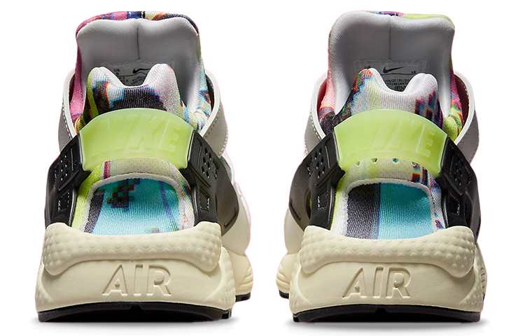 Nike Air Huarache Pixel Game Women's купить в интернет-магазине Yoocart с быстрой доставкой по России.
