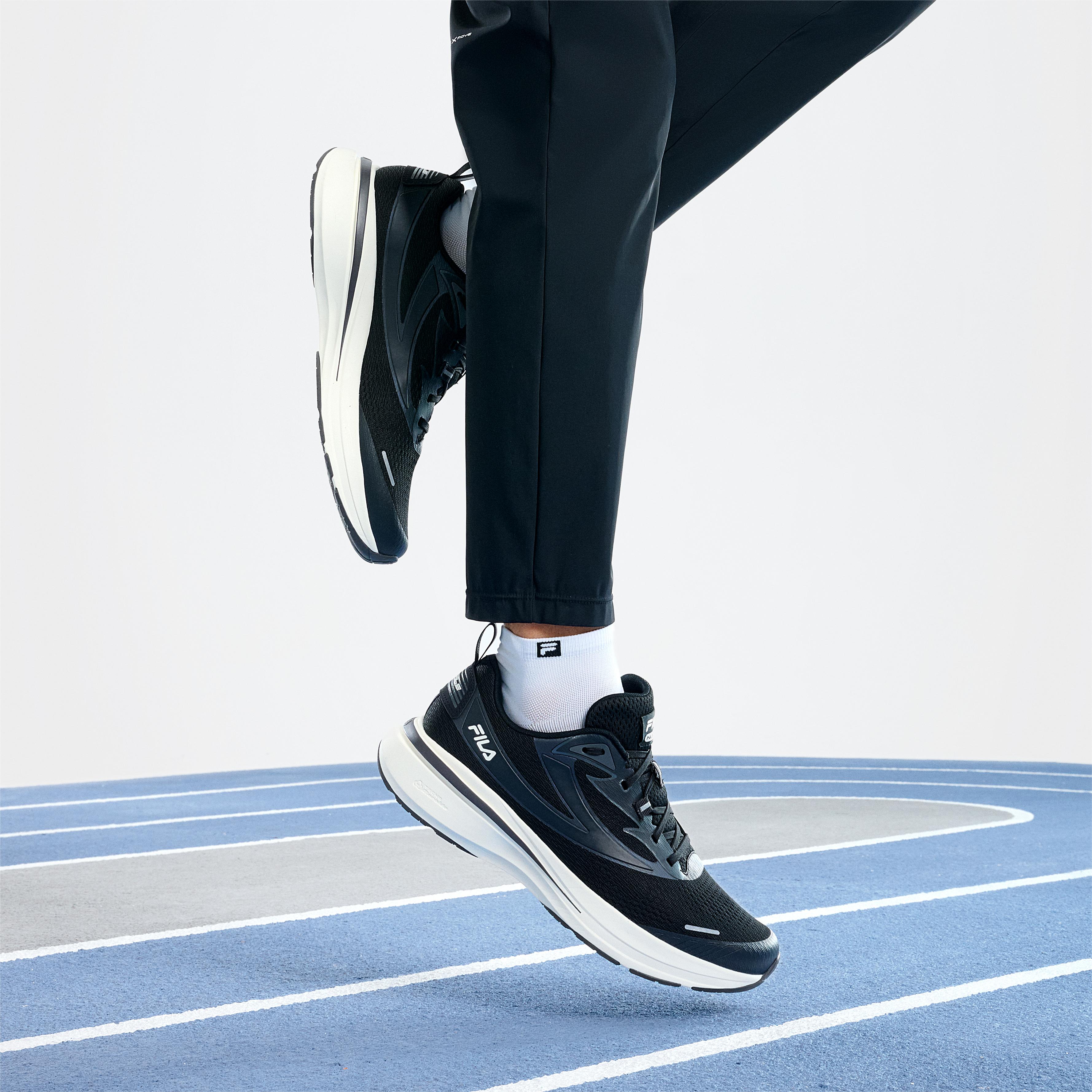 FILA NUVOLE Low top Casual Trail Running, Long Distance Running, City Commute Running Shoes Men's Galloping Horse Black купить в интернет-магазине Yoocart с быстрой доставкой по России.