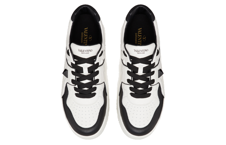 Valentino One Stud Low 'White Black' купить в интернет-магазине Yoocart с быстрой доставкой по России.
