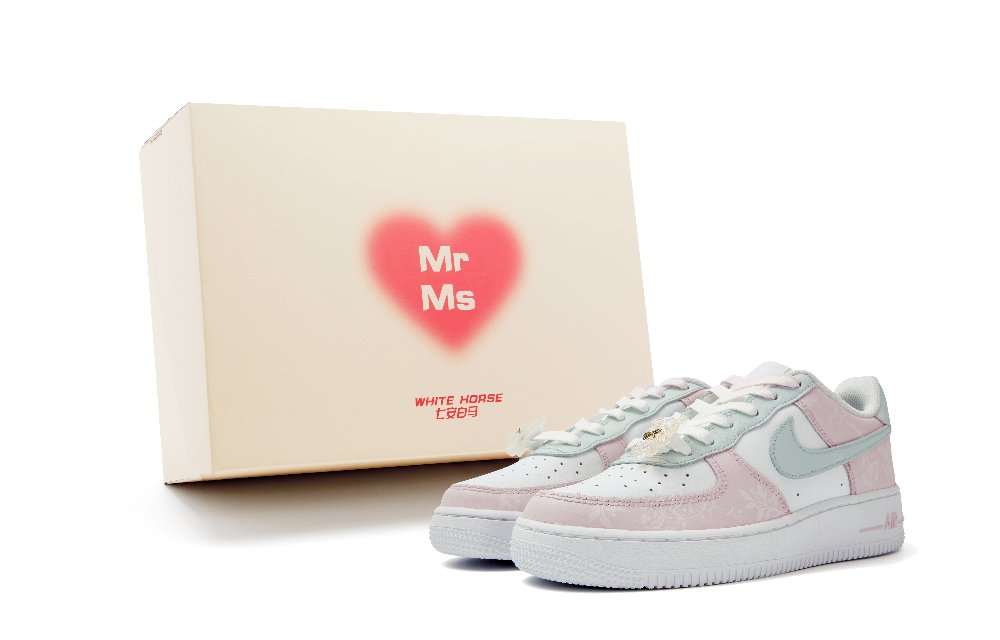 Nike Air Force 1 Low Top Skateboard Shoes Women's White Pink