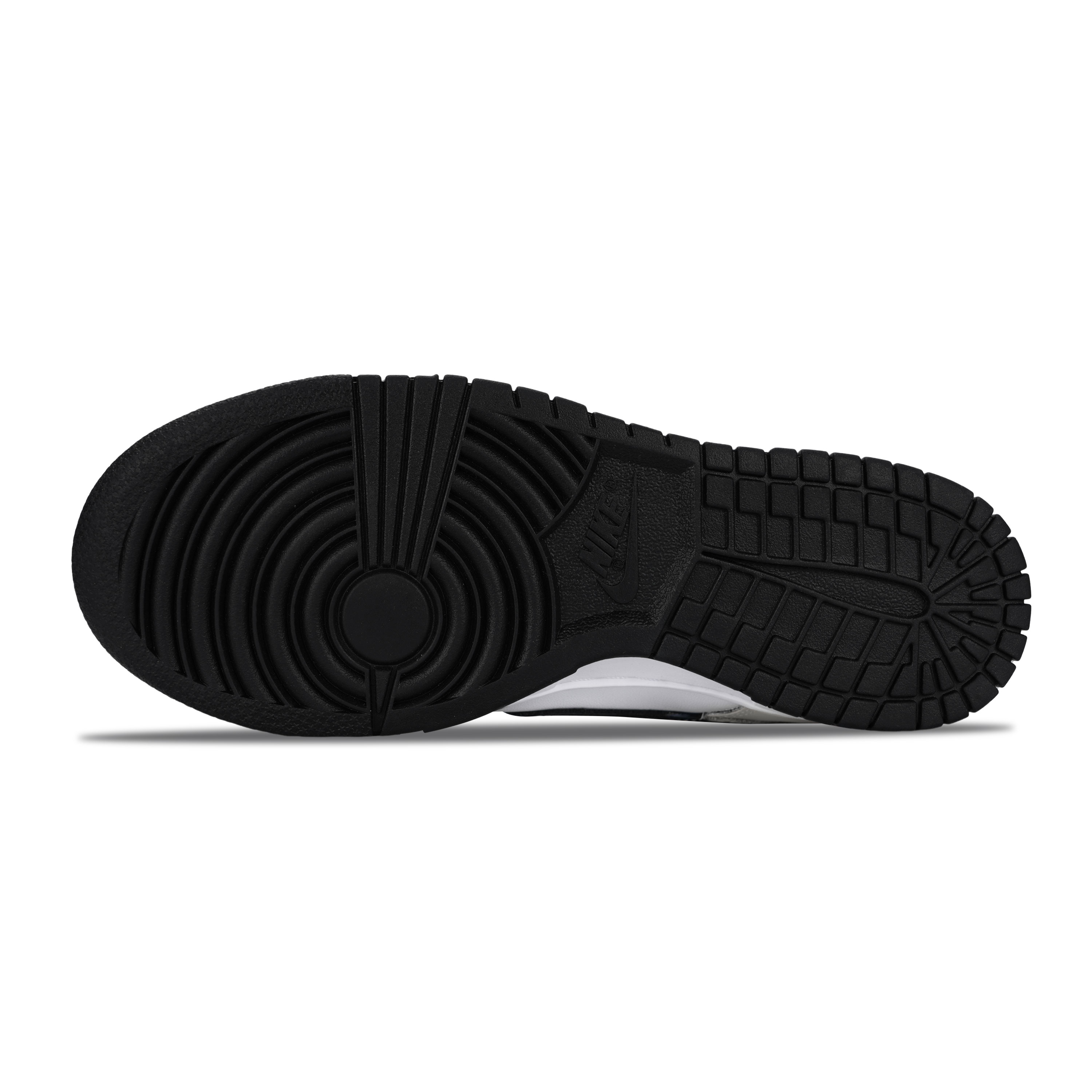 Nike Dunk Black White, Soaring Through Clouds Anti Slip Wear Resistant Low Top Skateboard Shoes Unisex Black White купить в интернет-магазине Yoocart с быстрой доставкой по России.
