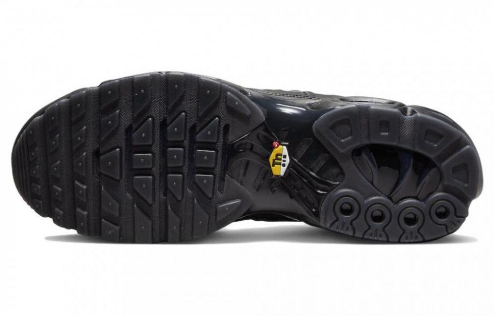Nike Air Max Plus A COLD WALL Black купить в интернет-магазине Yoocart с быстрой доставкой по России.