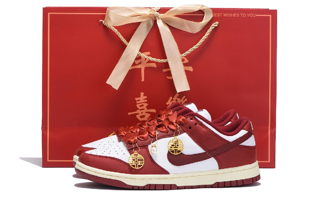 Nike Dunk Coverage Anti-Slip And Wear-Resistant Low-Top Skateboard Shoes Women's Red