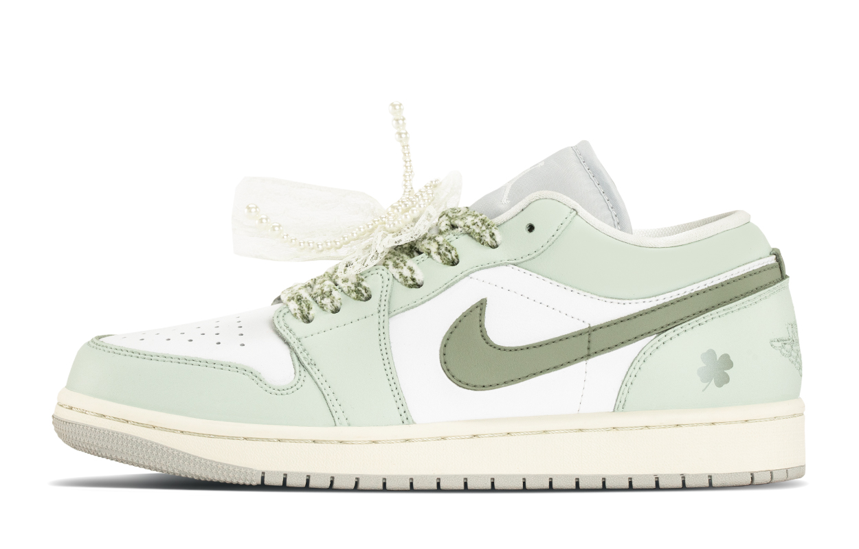 Jordan Air Jordan 1 Abrasion Resistant Breathable Low top Vintage Basketball Shoes Women's White Green