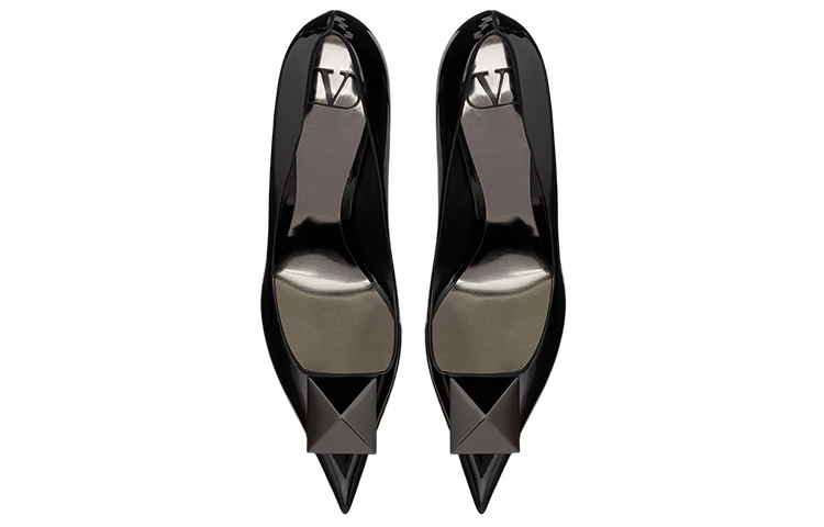 Valentino Garavani One Stud 100mm Patent-leather Pumps купить в интернет-магазине Yoocart с быстрой доставкой по России.