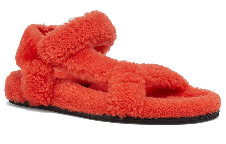 FENDI One Strap Sandals Women's Red купить в интернет-магазине Yoocart с быстрой доставкой по России.