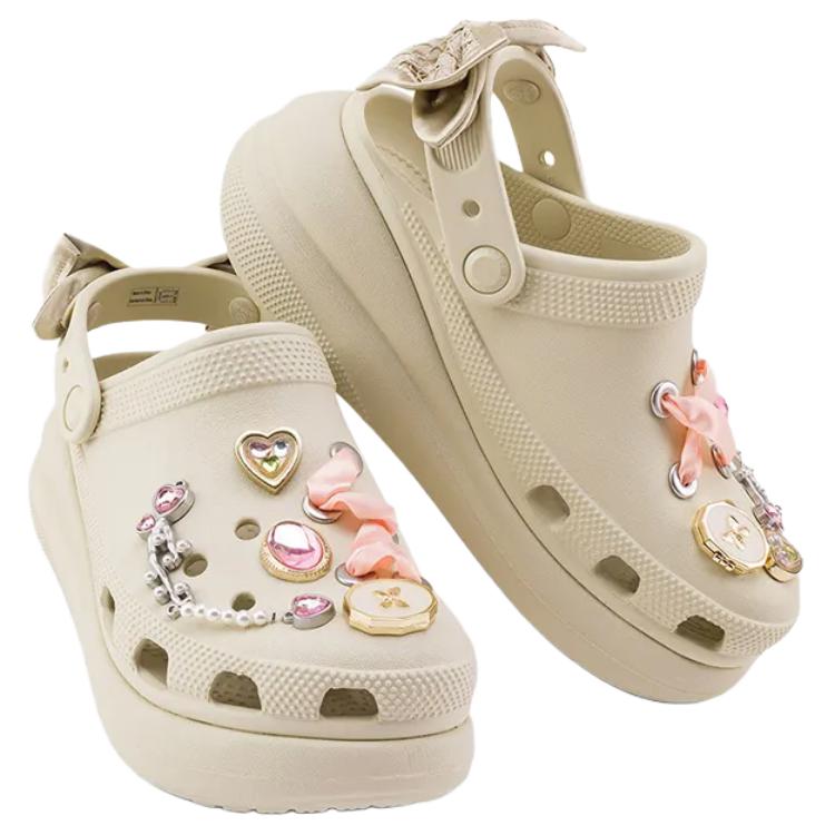 Crocs Floating Dream Flower Shadow Cream Puff Clogs Women's Beige купить в интернет-магазине Yoocart с быстрой доставкой по России.