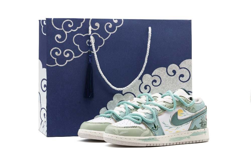 Jordan Air Jordan 1 Cushioning, Wear Resistant Low Top Vintage Basketball Shoes Unisex Light Milk Green