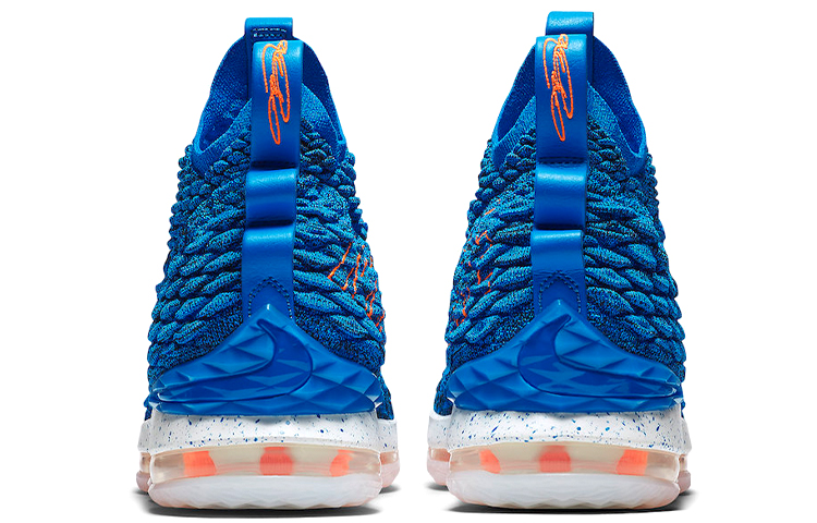 Nike LeBron 15 Hardwood Classics купить в интернет-магазине Yoocart с быстрой доставкой по России.