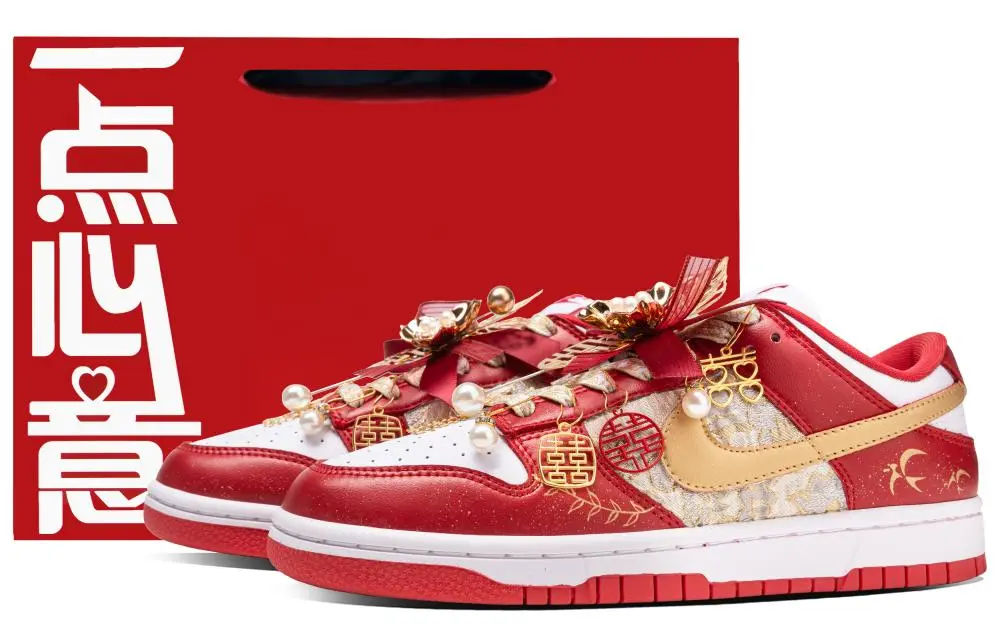 Nike Dunk Swallow Knot And Its Mate, Shopping Bag Abrasion Resistant Low top Skateboard Shoes Unisex Gold Red