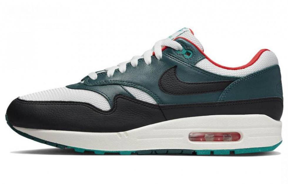 Nike Air Max 1 X LeBron James 'Liverpool'