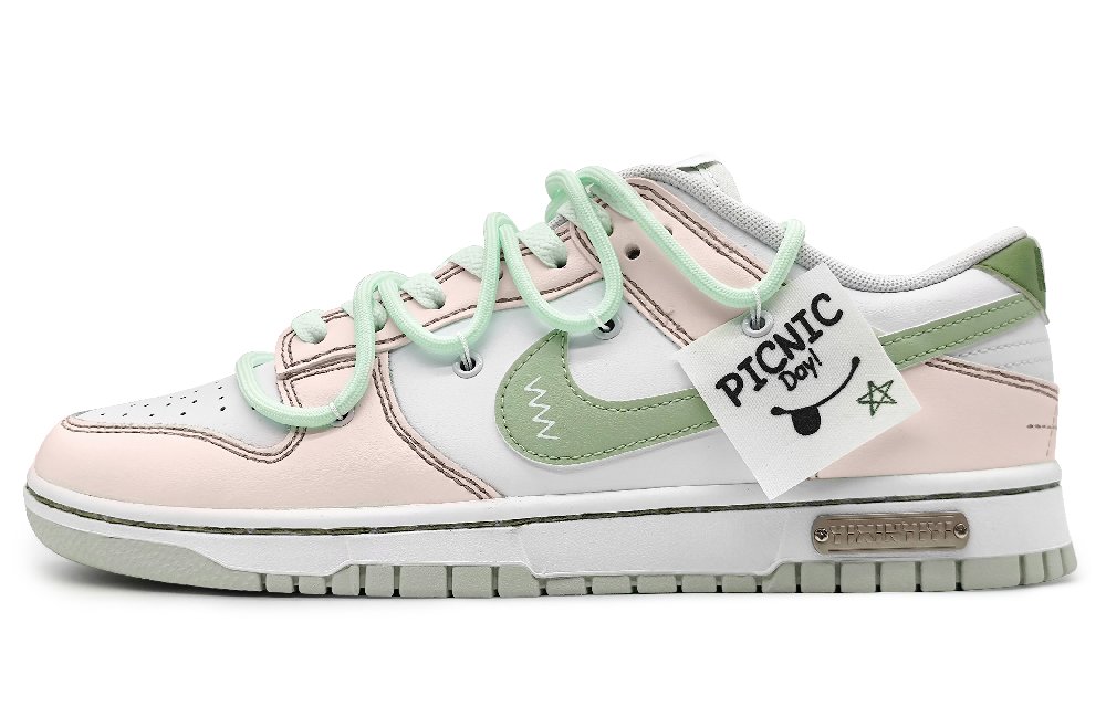 Nike Dunk Anti-Slip And Wear-Resistant Lightweight Low-Top Skateboard Shoes Women's Light Pink