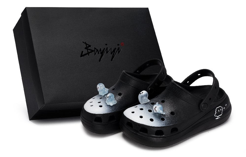 Crocs Classic Clog 811 Manufacturing, Ghosts Present, Box Clogs Unisex Black White