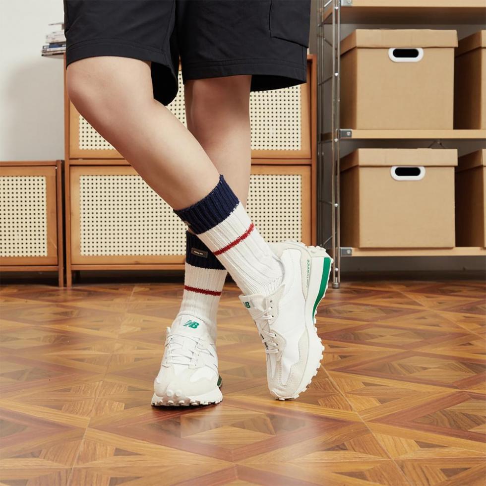 New Balance 327 Cream Green купить в интернет-магазине Yoocart с быстрой доставкой по России.