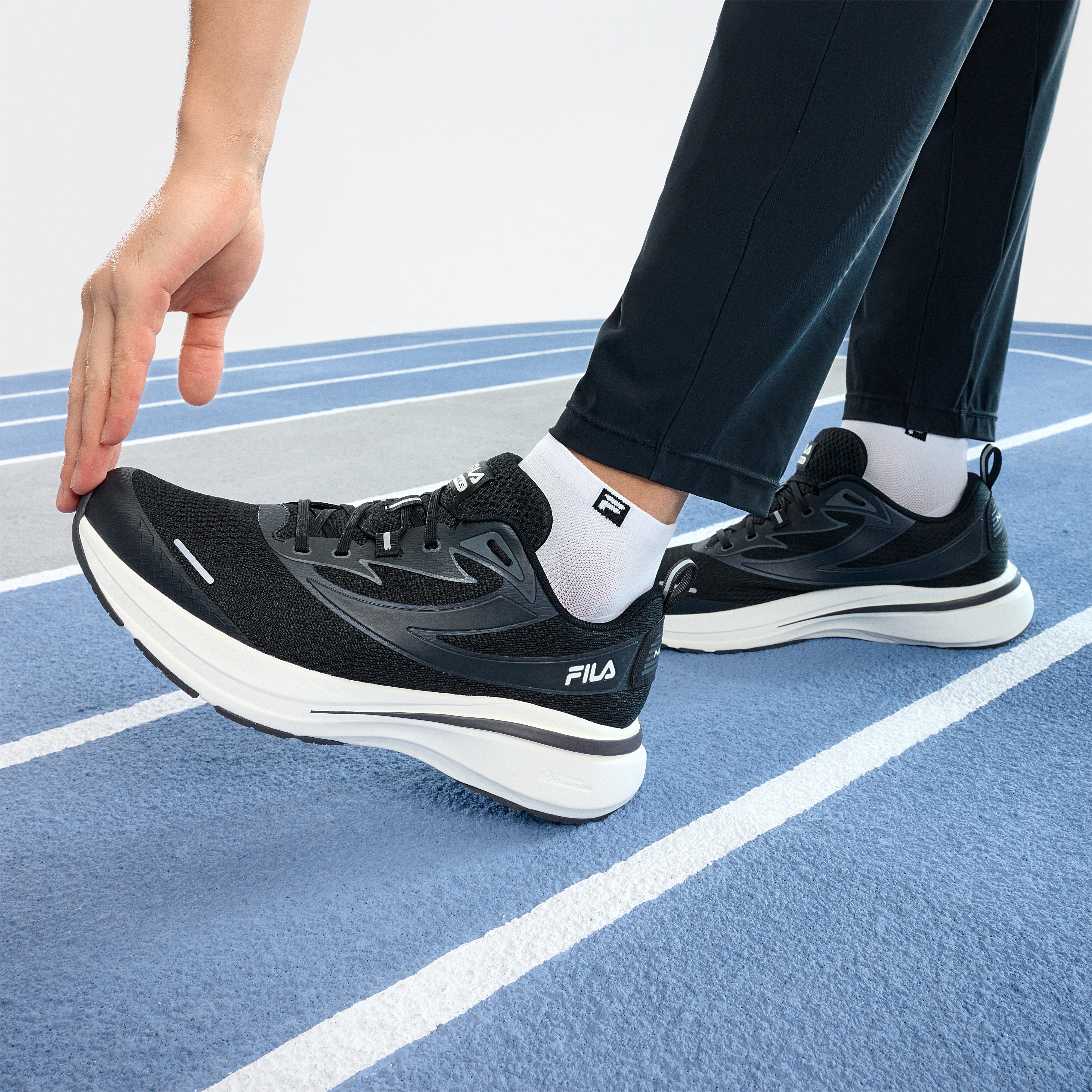 FILA NUVOLE Low top Casual Trail Running, Long Distance Running, City Commute Running Shoes Men's Galloping Horse Black купить в интернет-магазине Yoocart с быстрой доставкой по России.