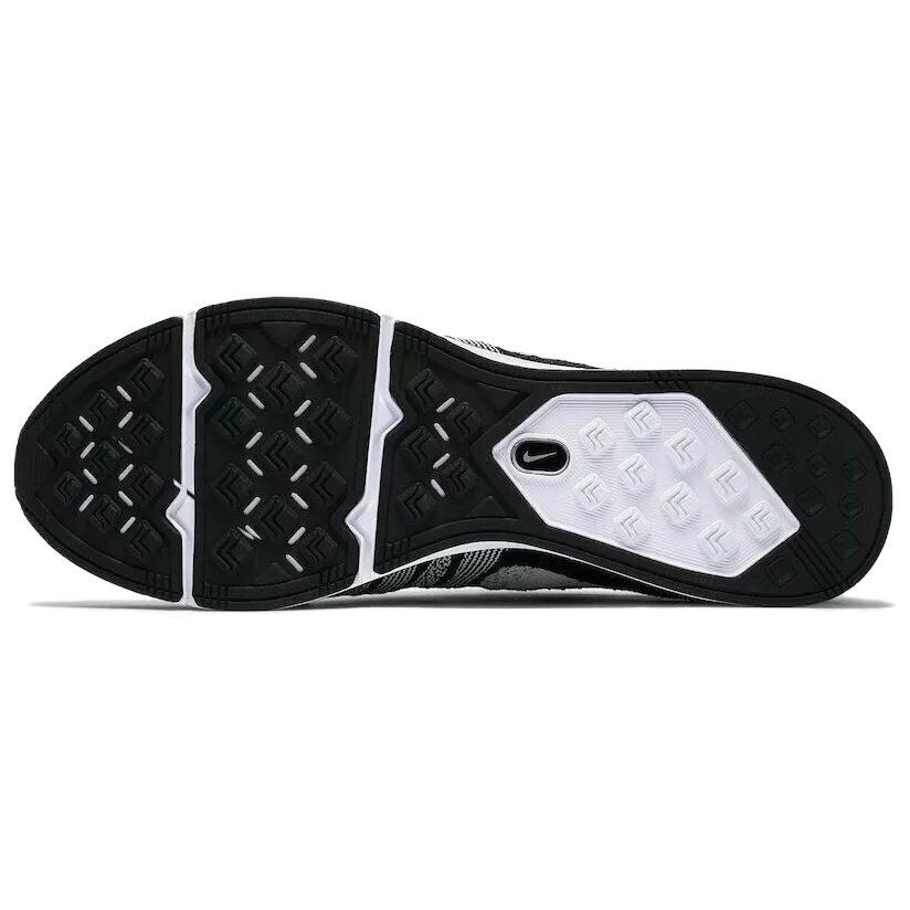 Nike Flyknit Trainer Oreo купить в интернет-магазине Yoocart с быстрой доставкой по России.
