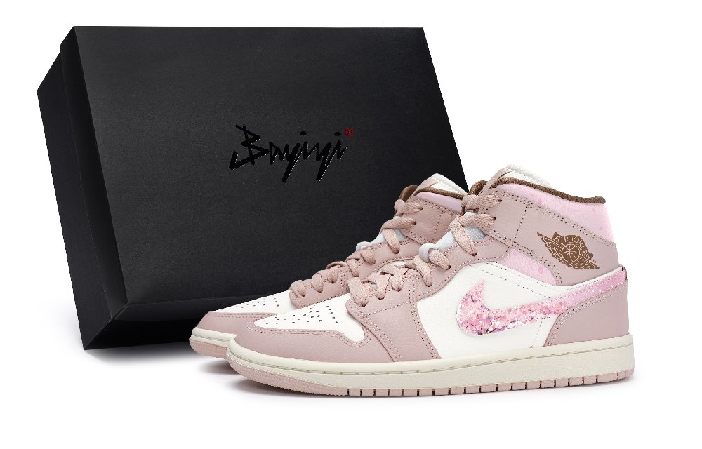 Jordan Air Jordan 1 Vintage Basketball Shoes Women's Mid top White/Pink