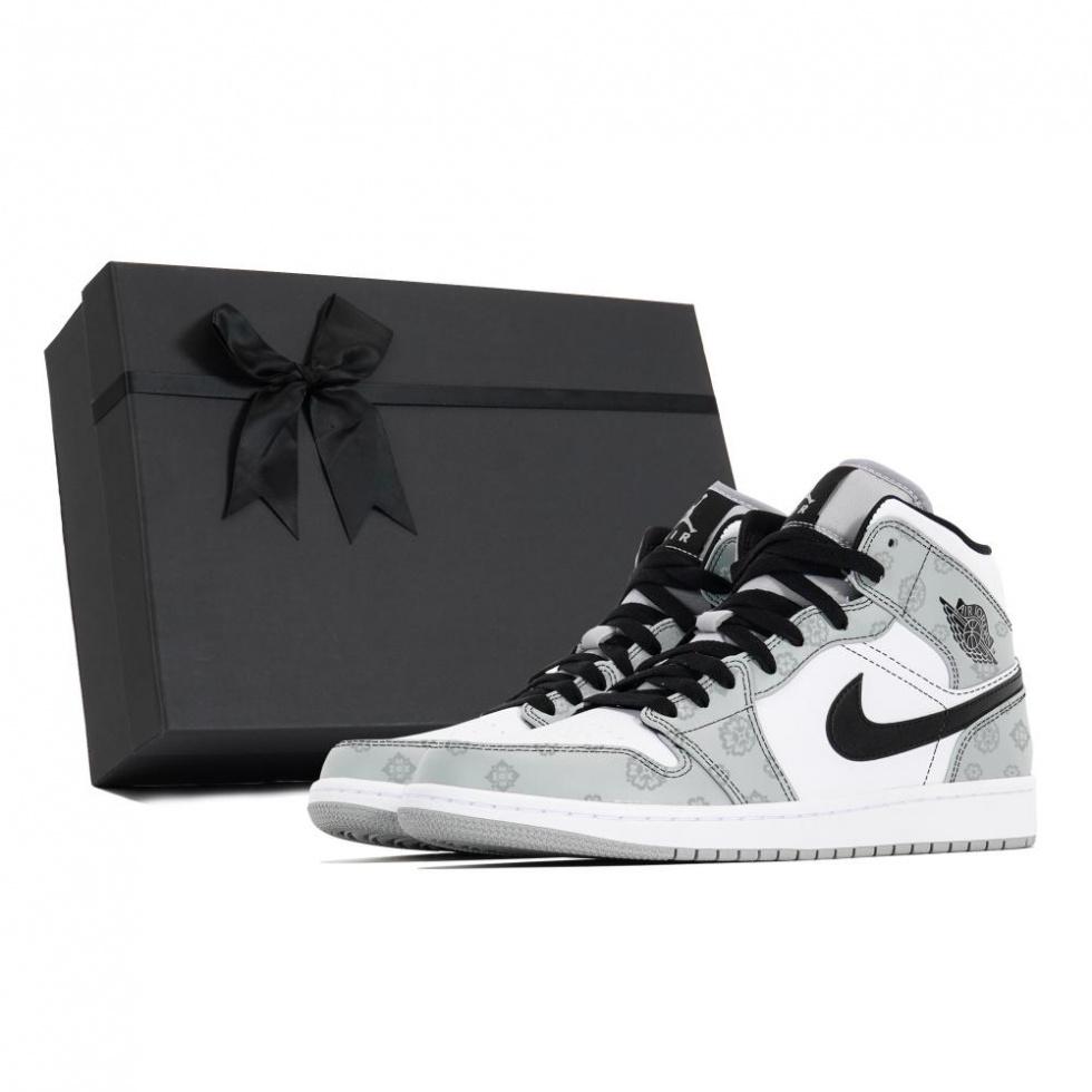 Jordan Air Jordan 1 Cushioning Anti-Slip And Wear-Resistant Mid-Top Vintage Basketball Shoes Men's White Gray