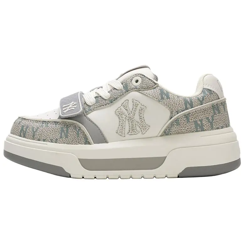 MLB New York Yankees Abrasion Resistant Slip Resistant Low top Skateboard Shoes Unisex Gray