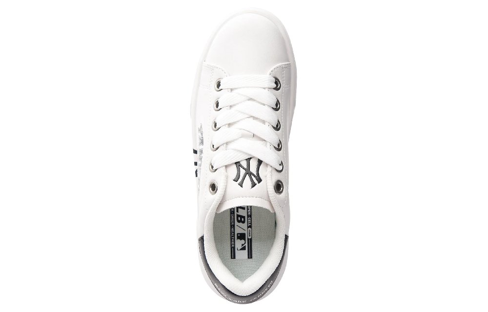 MLB Chunky Classic Varsity New YorkYankees Cushioning Wear-Resistant Low-Top Skateboard Shoes Unisex White Black