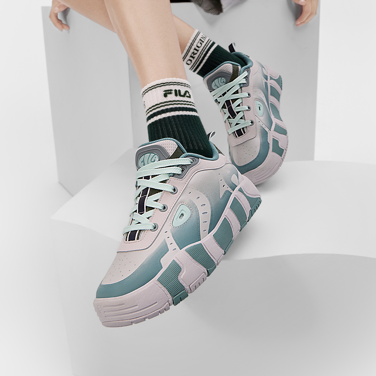 FILA MELT Low Top Skateboard Shoes Women's Pink Green купить в интернет-магазине Yoocart с быстрой доставкой по России.