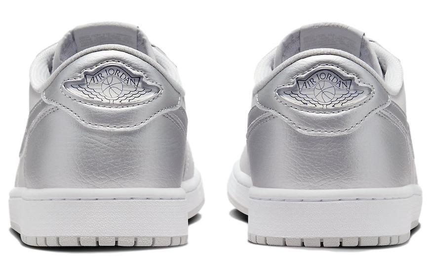 Jordan 1 Low OG Metallic Silver купить в интернет-магазине Yoocart с быстрой доставкой по России.