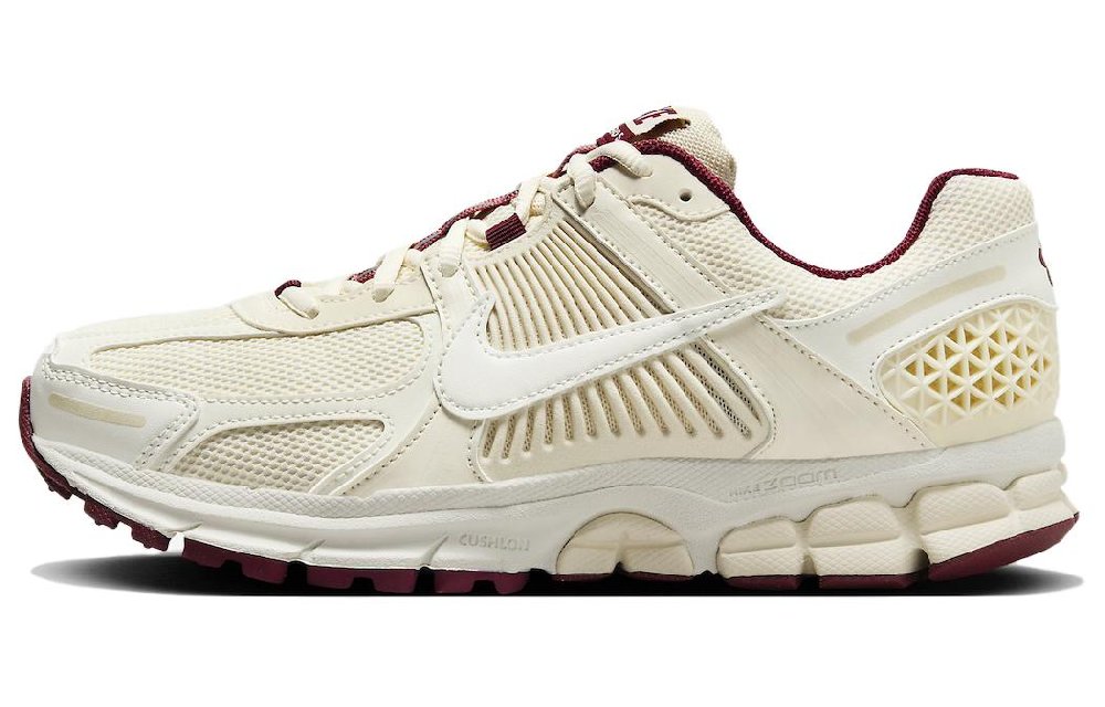 Nike Air Zoom Vomero 5 Беговые кроссовки Низкие Кремовый Вишневый Женские