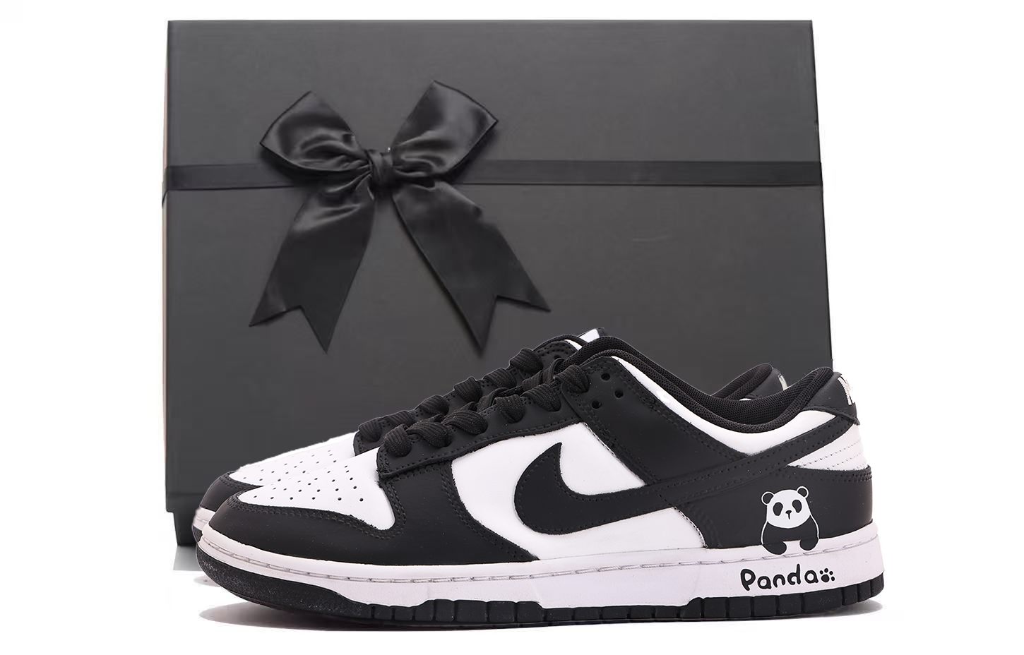 Nike Dunk Coverage Abrasion Resistant Low top Skateboard Shoes Unisex Black White