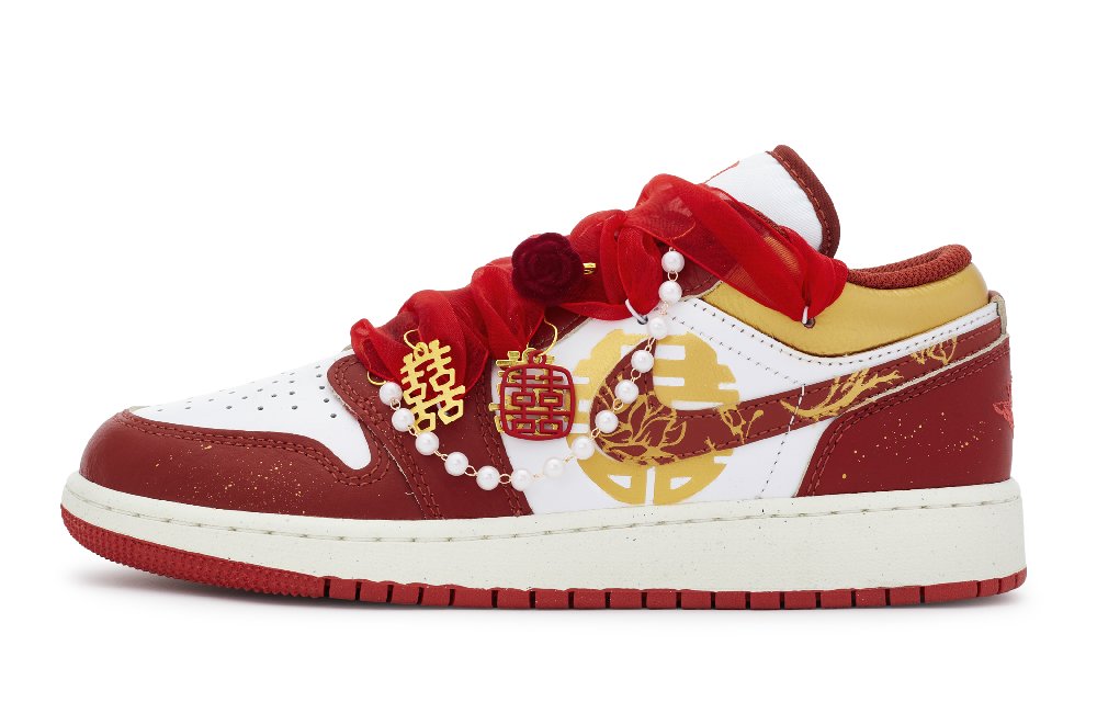 Jordan Air Jordan 1 Vintage Basketball Shoes Women's Low Top White/Gold