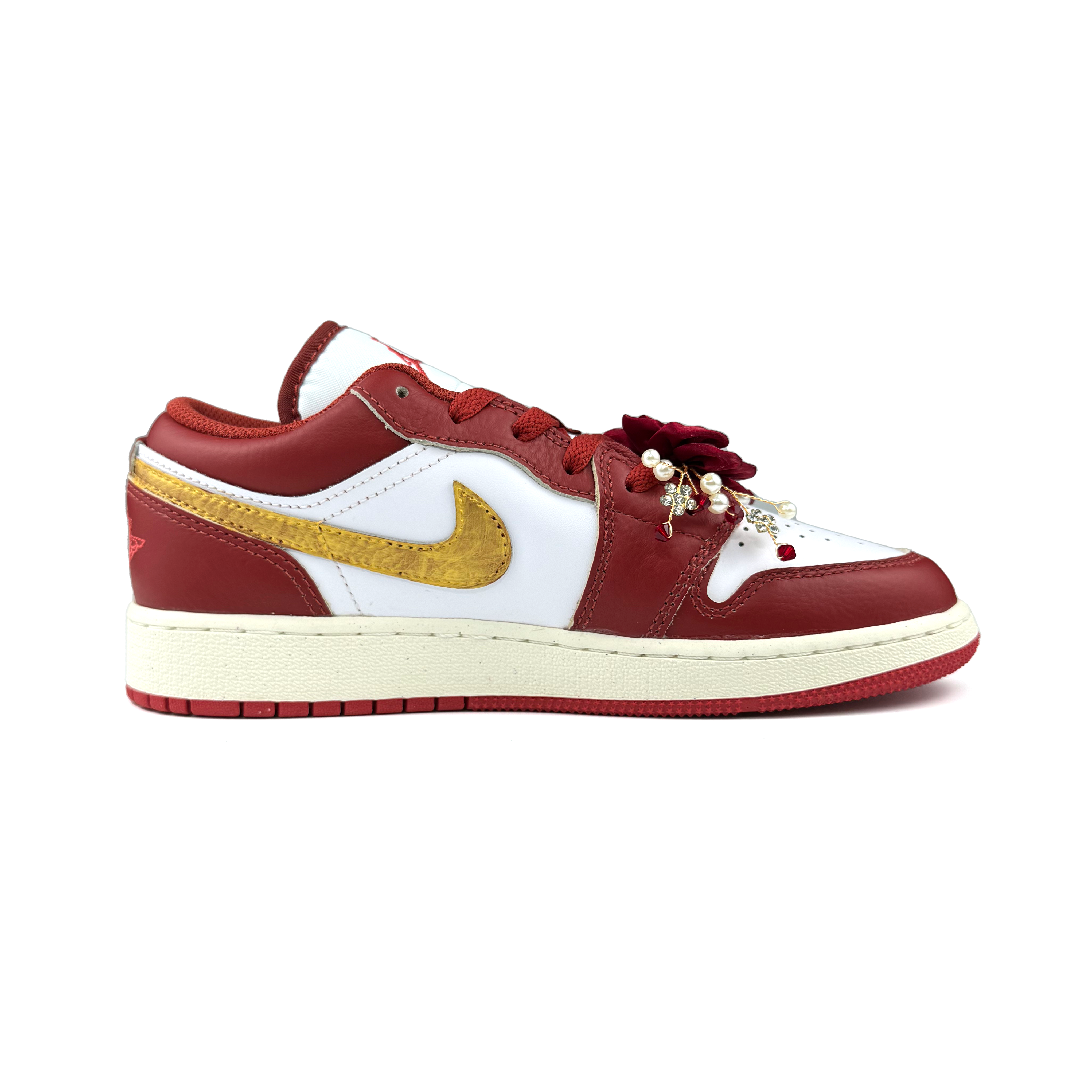 Jordan Air Jordan 1 Low Top Basketball Shoes Women's Red купить в интернет-магазине Yoocart с быстрой доставкой по России.