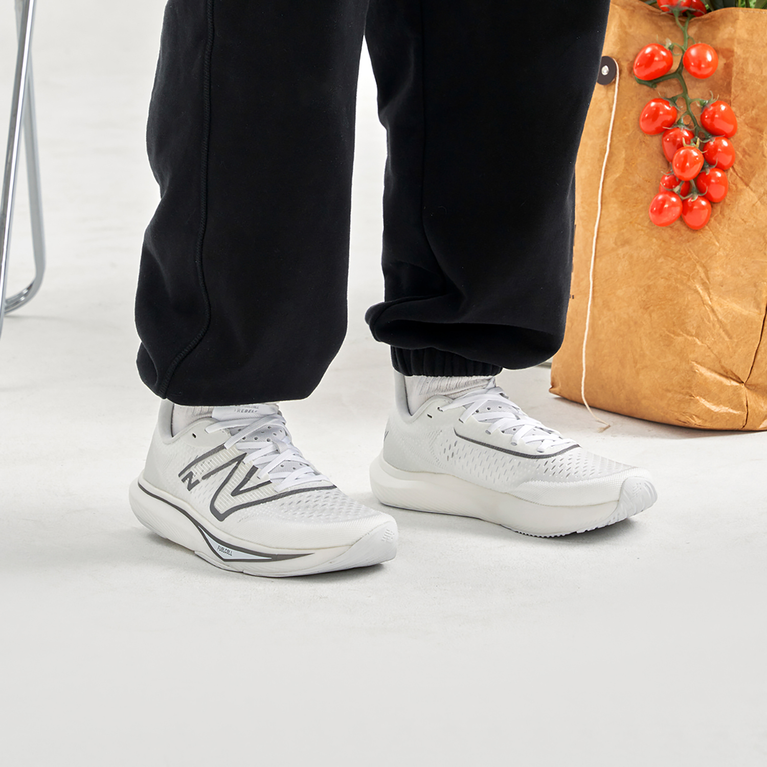 New Balance FuelCell Rebel V3 'White Grey' купить в интернет-магазине Yoocart с быстрой доставкой по России.