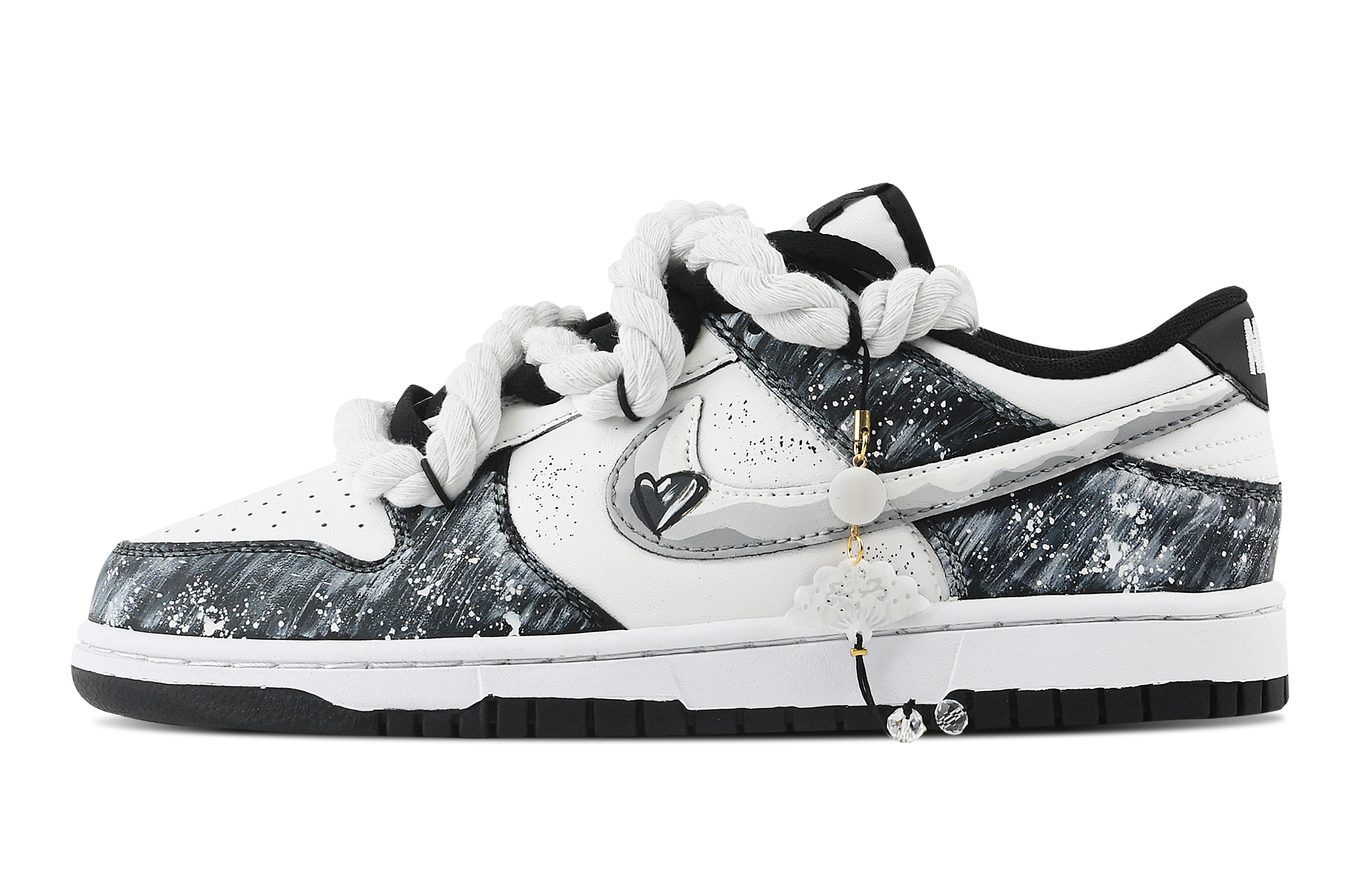 Nike Dunk Heart Rain Slip Resistant Abrasion Resistant Low top Skateboard Shoes Unisex Black White