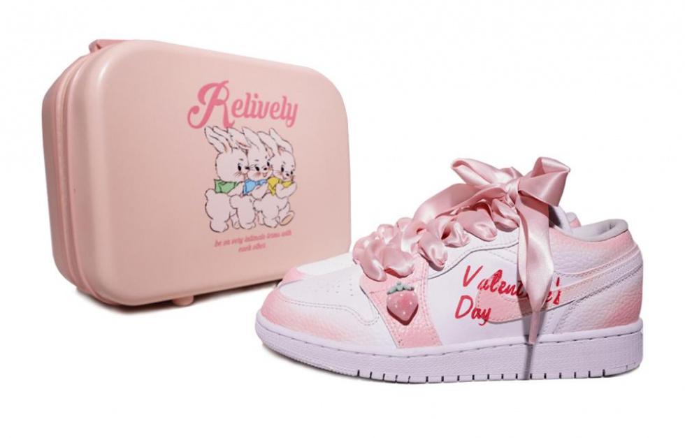 Jordan Air Jordan 1 Low-Top Vintage Basketball Shoes GS Gradient Soft Pink