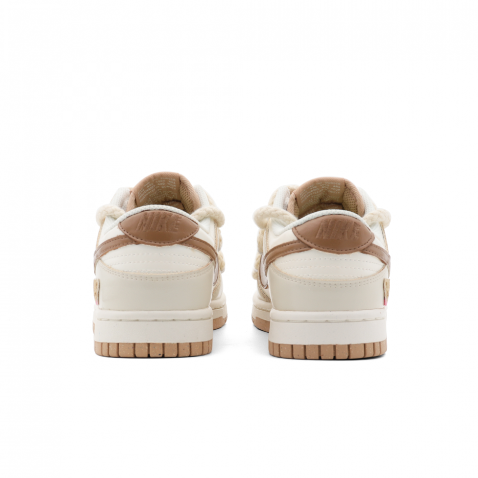Nike Dunk Squishy Plush Toy Low Top Skateboard Shoes Women's Brown Beige купить в интернет-магазине Yoocart с быстрой доставкой по России.