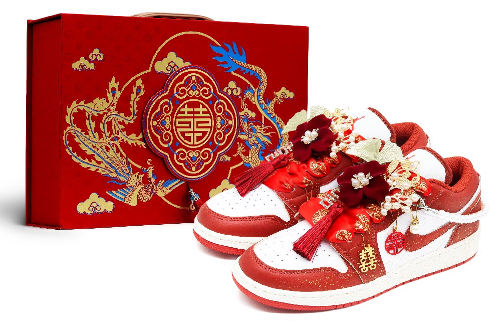 Jordan Air Jordan 1 Vintage Basketball Shoes Women's Low Top Red Gold