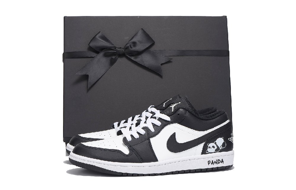 Jordan Air Jordan 1 Anti Slip And Wear Resistant Coverage Low Top Vintage Basketball Shoes Unisex Black White