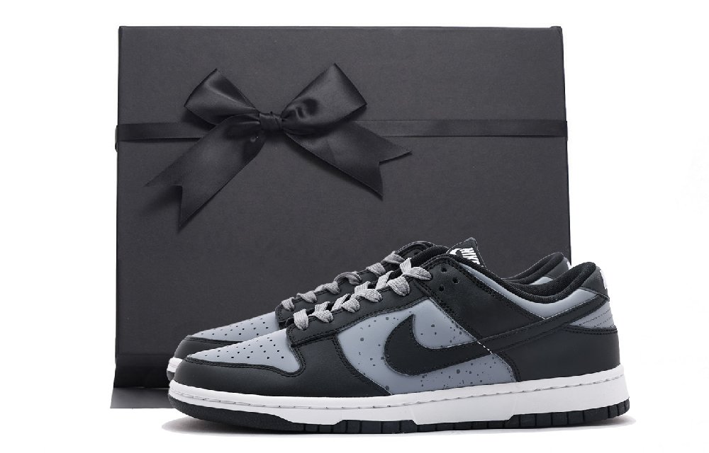 Nike Dunk Low Top Skateboard Shoes Unisex Silver