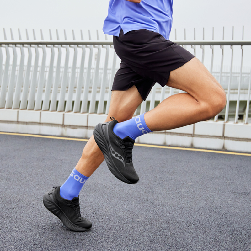 Saucony TRIUMPH Victory 22 Slip Resistant And Breathable Coverage Running Shoes Men's Black купить в интернет-магазине Yoocart с быстрой доставкой по России.